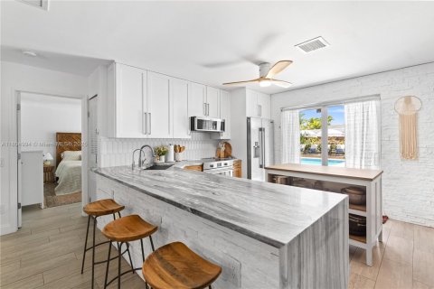 House in Oakland Park, Florida 4 bedrooms, 143.44 sq.m. № 1748965 - photo 6