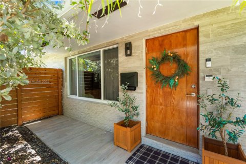 House in Oakland Park, Florida 4 bedrooms, 143.44 sq.m. № 1748965 - photo 2