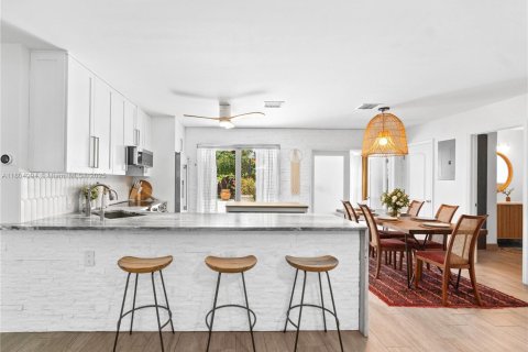 House in Oakland Park, Florida 4 bedrooms, 143.44 sq.m. № 1748965 - photo 5