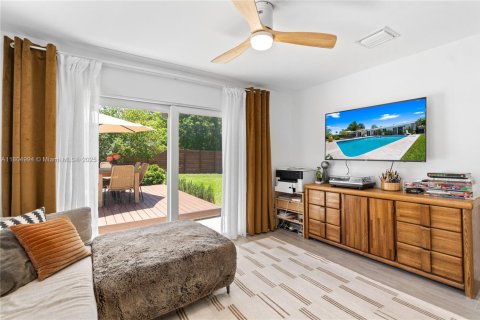 House in Oakland Park, Florida 4 bedrooms, 143.44 sq.m. № 1748965 - photo 16