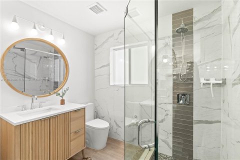 House in Oakland Park, Florida 4 bedrooms, 143.44 sq.m. № 1748965 - photo 14