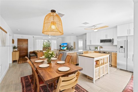 House in Oakland Park, Florida 4 bedrooms, 143.44 sq.m. № 1748965 - photo 10