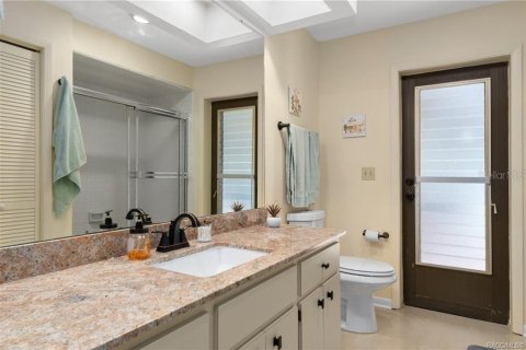 House in Homosassa, Florida 4 bedrooms, 215.9 sq.m. № 1906574 - photo 28