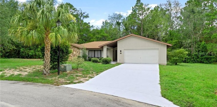 House in Homosassa, Florida 4 bedrooms, 215.9 sq.m. № 1906574