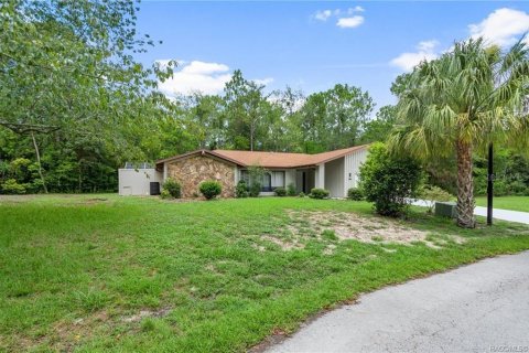 House in Homosassa, Florida 4 bedrooms, 215.9 sq.m. № 1906574 - photo 29