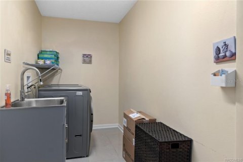 House in Homosassa, Florida 4 bedrooms, 215.9 sq.m. № 1906574 - photo 5