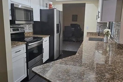 House in Homosassa, Florida 4 bedrooms, 215.9 sq.m. № 1906574 - photo 10