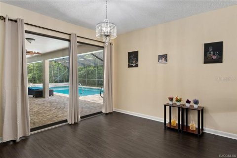 House in Homosassa, Florida 4 bedrooms, 215.9 sq.m. № 1906574 - photo 6