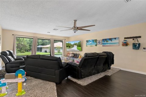 House in Homosassa, Florida 4 bedrooms, 215.9 sq.m. № 1906574 - photo 11