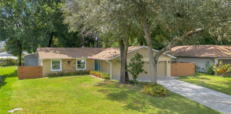 House in Apopka, Florida 3 bedrooms, 134.8 sq.m. № 1910884