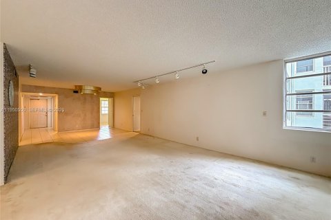 Купить кондоминиум в Помпано-Бич, Флорида 3 спальни, 150.5м2, № 2007664 - фото 28