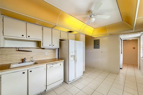 Купить кондоминиум в Помпано-Бич, Флорида 3 спальни, 150.5м2, № 2007664 - фото 14