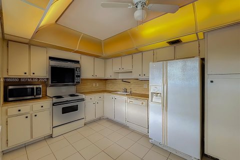 Купить кондоминиум в Помпано-Бич, Флорида 3 спальни, 150.5м2, № 2007664 - фото 12