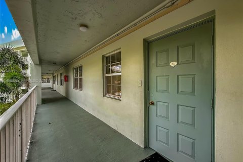 Купить кондоминиум в Помпано-Бич, Флорида 3 спальни, 150.5м2, № 2007664 - фото 8