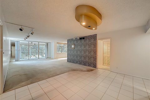 Купить кондоминиум в Помпано-Бич, Флорида 3 спальни, 150.5м2, № 2007664 - фото 18