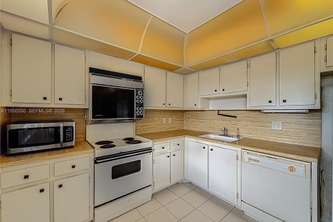 Купить кондоминиум в Помпано-Бич, Флорида 3 спальни, 150.5м2, № 2007664 - фото 13