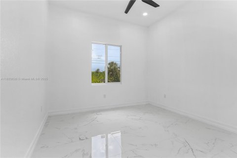 Casa en venta en Lehigh Acres, Florida, 4 dormitorios, 202.53 m2 № 1779313 - foto 15