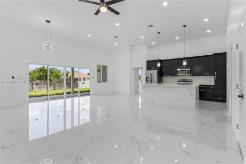 Casa en venta en Lehigh Acres, Florida, 4 dormitorios, 202.53 m2 № 1779313 - foto 18