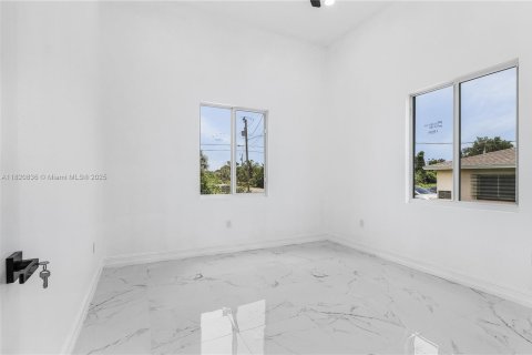 Casa en venta en Lehigh Acres, Florida, 4 dormitorios, 202.53 m2 № 1779313 - foto 5
