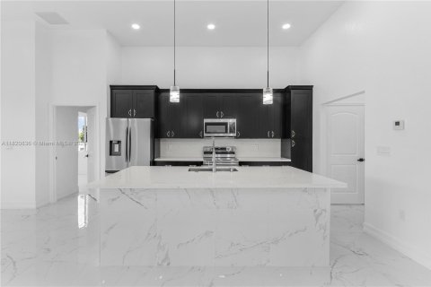 Casa en venta en Lehigh Acres, Florida, 4 dormitorios, 202.53 m2 № 1779313 - foto 13