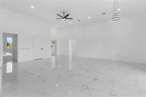 Casa en venta en Lehigh Acres, Florida, 4 dormitorios, 202.53 m2 № 1779313 - foto 16
