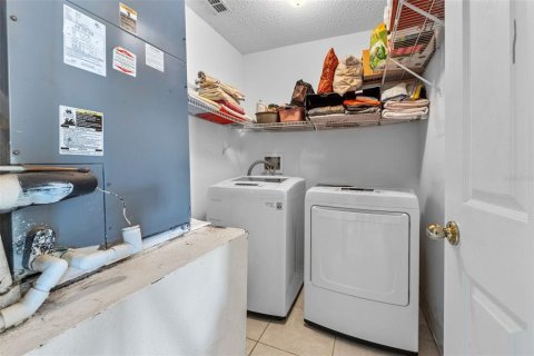 Casa en venta en Kissimmee, Florida, 4 dormitorios, 264.21 m2 № 1547900 - foto 23