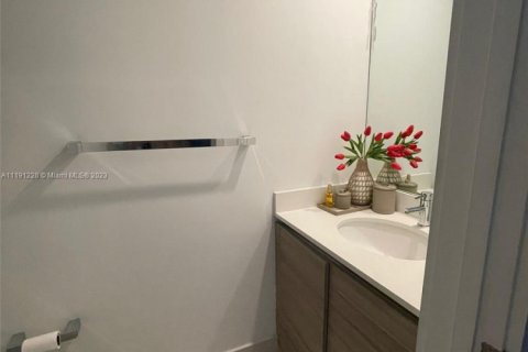 Condominio en venta en Miami, Florida, 1 dormitorio, 57.69 m2 № 2034480 - foto 12