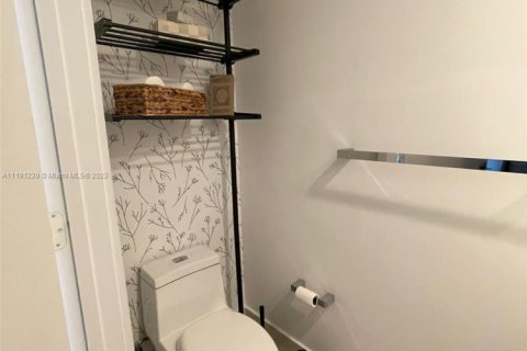 Condominio en venta en Miami, Florida, 1 dormitorio, 57.69 m2 № 2034480 - foto 11