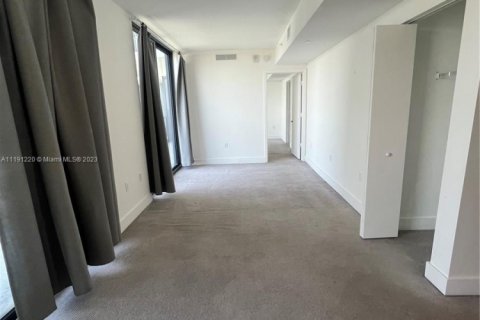 Condominio en venta en Miami, Florida, 1 dormitorio, 57.69 m2 № 2034480 - foto 4