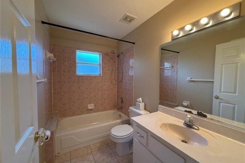 House in Edgewater, Florida 3 bedrooms, 151.99 sq.m. № 1909857 - photo 20