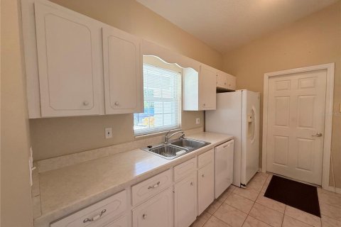 House in Edgewater, Florida 3 bedrooms, 151.99 sq.m. № 1909857 - photo 9