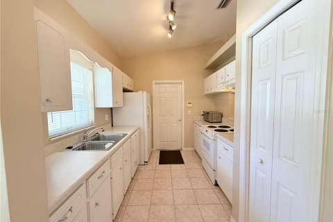 House in Edgewater, Florida 3 bedrooms, 151.99 sq.m. № 1909857 - photo 4
