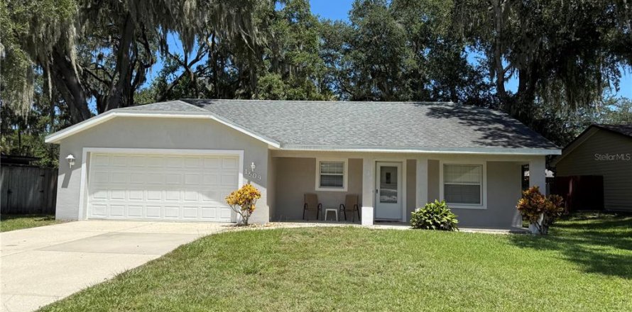 House in Edgewater, Florida 3 bedrooms, 151.99 sq.m. № 1909857