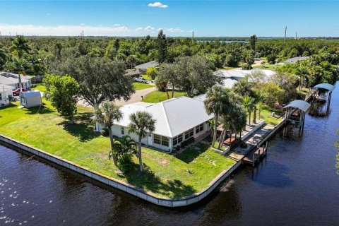 House in Punta Gorda, Florida 3 bedrooms, 185.9 sq.m. № 2106222