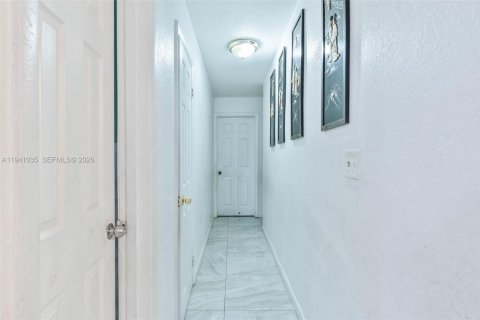 Купить виллу или дом в Майами, Флорида 3 спальни, 151.9м2, № 1998094 - фото 12