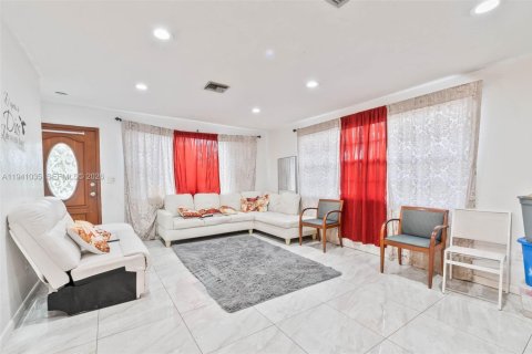 Купить виллу или дом в Майами, Флорида 3 спальни, 151.9м2, № 1998094 - фото 4