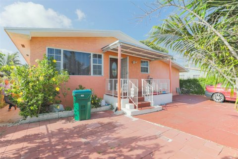 Дом в Майами, Флорида 3 спальни, 151.9м2 № 1998094