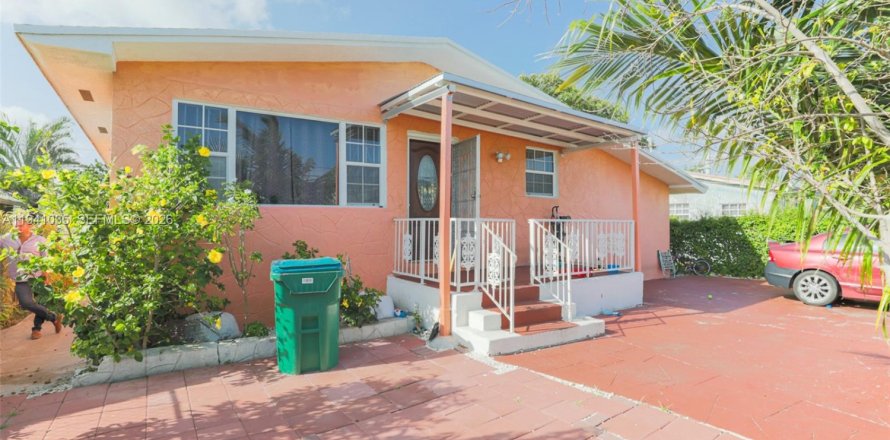 Дом в Майами, Флорида 3 спальни, 151.9м2 № 1998094