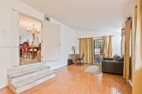 Купить виллу или дом в Майами, Флорида 3 спальни, 151.9м2, № 1998094 - фото 10