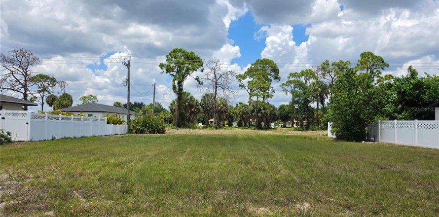 Terrain à Rotonda, Floride № 2233334
