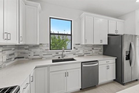 House in Lakewood Ranch, Florida 2 bedrooms, 130.53 sq.m. № 1806810 - photo 11