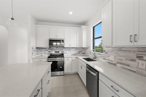 House in Lakewood Ranch, Florida 2 bedrooms, 130.53 sq.m. № 1806810 - photo 9