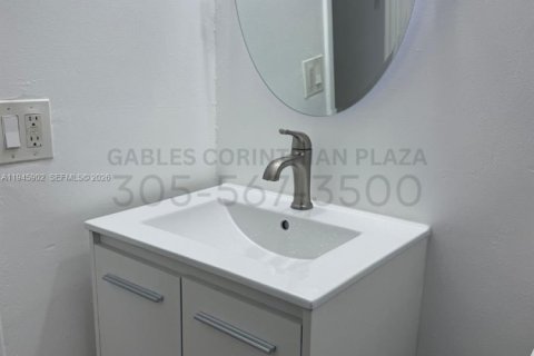 Appartement à louer à Coral Gables, Floride: 2 chambres, 92.9 m2 № 2002161 - photo 10