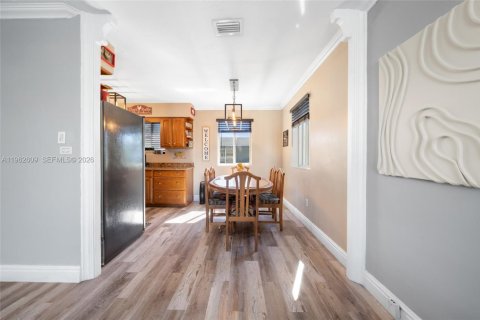 Commercial property in Hialeah, Florida 109.9 sq.m. № 2026513 - photo 27