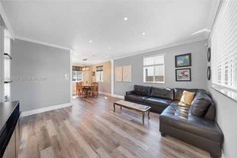 Commercial property in Hialeah, Florida 109.9 sq.m. № 2026513 - photo 25