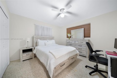 Commercial property in Hialeah, Florida 109.9 sq.m. № 2026513 - photo 12