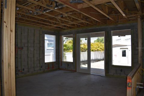 Casa en venta en Saint Petersburg, Florida, 5 dormitorios, 260.5 m2 № 1339630 - foto 7