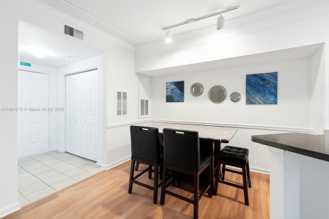 Condo in Orlando, Florida, 1 bedroom  № 1890408 - photo 12