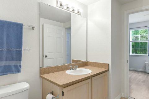 Condo in Orlando, Florida, 1 bedroom  № 1890408 - photo 17