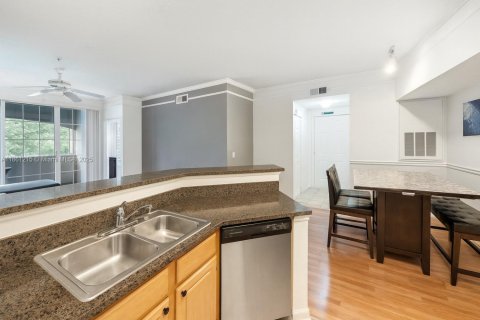 Condo in Orlando, Florida, 1 bedroom  № 1890408 - photo 10